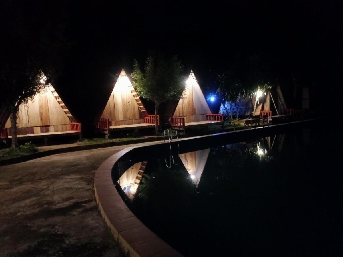 Campingsite Swimming Pool Ban Nongkham Buitenkant foto